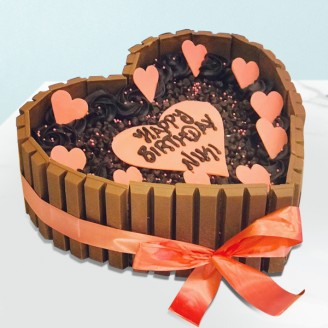 1 kg- Heart shape kitkat cake with chocochip topping Online Cake Delivery Delivery Jaipur, Rajasthan