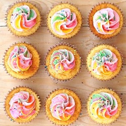 Flowery cup cakes