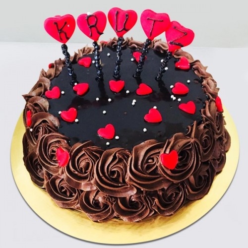 Send floral design romantic chocolate cake online by GiftJaipur in