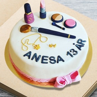 Cake for girls with makeup articles on top Online Cake Delivery Delivery Jaipur, Rajasthan
