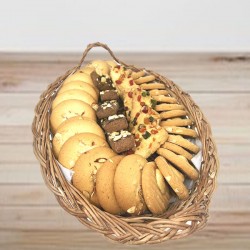 Crunchy cookies basket