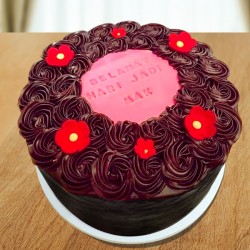 Floral chocolate cake