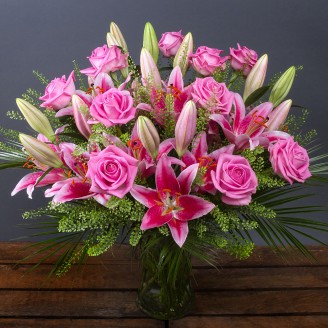 Pink flowers in a glass vase Online flower delivery in Jaipur Delivery Jaipur, Rajasthan